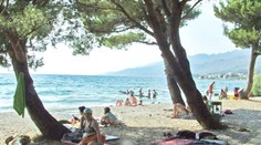 Turistov v Chorvátsku ohrozujú toxické riasy