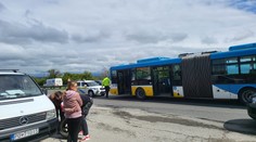 Nešťastie v Košiciach. Pri zrážke autobusu MHD s nákladným autom utrpelo zranenia niekoľko ľudí