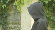 „Keď som odmietla, vytiahol zbraň.“ Už 29 dievčat opisuje zverstvá v modelingovej agentúre