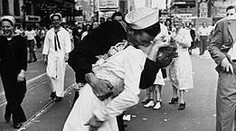 Kultová fotka z II. svetovej vojny sa dočkala novej verzie