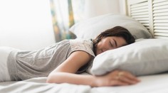 Horúčavy nedajú telu oddýchnuť ani v noci. Odborníci varujú pred chybou, ktorú robia mnohí ľudia