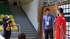 VIDEO: Urobiť interview je občas náročné, a preto si redaktor musel takto pomôcť