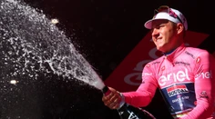 Giro: Remco Evenepoel rozdrvil konkurenciu hneď v prvej dôležitej etape a získal náskok