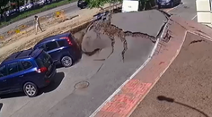 Zábery ako z katastrofického filmu: Kamera zachytila masívnu erupciu vodovodu v Kyjeve