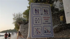 Dávajte si pozor na obuv aj to, kde sedíte. Za tieto „maličkosti“ dostanete na dovolenke mastnú pokutu