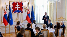 Na oficiálnu stránku prezidenta sa po vlne kritiky opäť vrátila štandarda