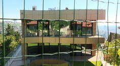 Opozícia a analytici považujú raziu u Bašternáka za divadlo