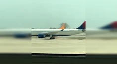 VIDEO: Desivé momenty na palube Airbusu. Lietadlu začal pred odletom horieť motor