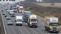 Vážna dopravná nehoda na diaľnici v Británii si vyžiadala osem mŕtvych