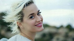 Katy Perry krátko pred pôrodom: Útla speváčka ukázala bruško vo výrazných plavkách