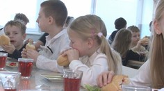 Na základnej škole v Nitre spustili novinku. Desiatu už nerobia rodičia, ale kuchárky