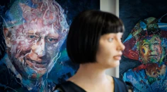 Umelkyňa bez pulzu, no s dokonalým štetcom. Humanoidná robotka predstavila svoj portrét Karola III.