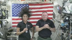 Ich návrat sa už dvakrát odložil. Astronauti, ktorí uviazli na ISS, sa nevzdávajú nádeje