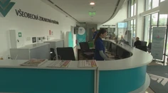 Zruší s nimi zmluvy, doplatia na to pacienti. Kliniky žiadajú VšZP o prehodnotenie úsporného kroku