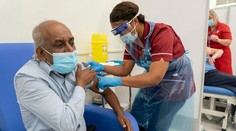 Británia musí zaočkovať dva milióny denne, aby sa vyhla tretej vlne