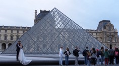 Louvre po „krádeži storočia“ opäť prístupný pre verejnosť. Jedna jeho časť je však stále uzatvorená