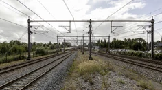Nočná mora matky. Keď s kočíkom vystupovala z vlaku, dvere sa privreli a stroj ju vliekol ju desiatky metrov