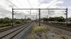 Nočná mora matky. Keď s kočíkom vystupovala z vlaku, dvere sa privreli a stroj ju vliekol ju desiatky metrov