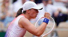 Iga  Swiateková suverénnym spôsobom postúpila do semifinále. V ňom narazí na tradičnú súperku