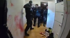 Popíjanie kamarátov sa skončilo útokom nožom. Dobodaný muž prišiel o veľa krvi