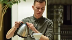 Barista: Niektorí hostia sa boja vypýtať si aj mlieko do kávy, môže za to kávový snobizmus
