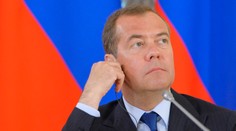 Ruská vláda na čele s Medvedevom podáva demisiu, Putin už predstavil jeho nástupcu