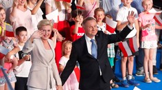 Do druhého kola prezidentských volieb v Poľsku postupujú Duda a Trzaskowski