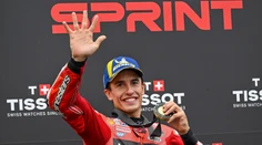 Získal titul majstra sveta, no sezónu nedokončí. Marc Marquez sa po operácii nestihne zotaviť