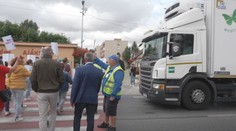 Každodenný hluk, prach, praskliny na domoch a tragédie. Obyvatelia Kolárova a okolia vyšli do ulíc