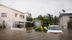 Sever Austrálie sužuje storočná povodeň, juh ničia požiare z tepla