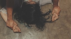 Ohavný čin na Sicílii. Hromadne znásilnili len 13-ročné dievča, jej priateľa prinútili pozerať sa