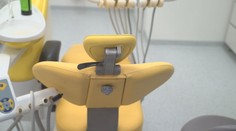 Zuby si doteraz trhali sami. Vincent má 49 rokov a nikdy nebol u zubára