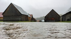 GALÉRIA: Liptovskú Tepličku zaliala voda. Od rána husto prší na viacerých miestach Slovenska