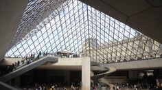 Uložili ich 26 metrov pod zemou. Časť šperkov z Louvre previezli do národnej banky