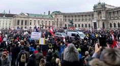 Demonštrácia proti povinnému očkovaniu vo Viedni prilákala 20 000 ľudí