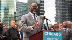 Nechceme tanky v našich uliciach, odkázal Trumpovi starosta Chicaga