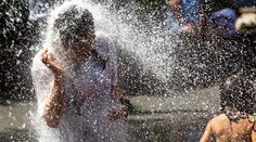 Zoznam okresov, v ktorých v sobotu hrozia až 35-stupňové horúčavy