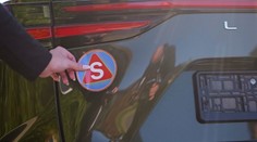 Študentka spod Tatier chce chrániť seniorov na cestách. Navrhla označenie áut písmenom S