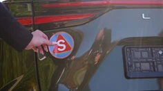 Študentka spod Tatier chce chrániť seniorov na cestách. Navrhla označenie áut písmenom S