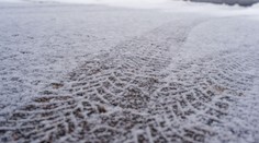 Návrat zimného počasia komplikuje dopravu. Správa ciest varuje pred silným snežením v Žilinskom kraji