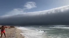 VIDEO: Zábery, pri ktorých sa zatajuje dych. Na pláž v Portugalsku sa valila tsunami z mračien