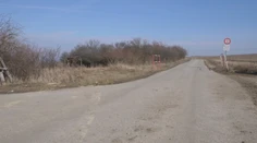 Cyklotrasu na Záhorí nevyužívajú len cyklisti. Prevážajú sa po nej aj traktoristi