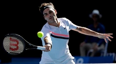 Obhajca Federer vo štvrťfinále vyzve Berdycha, šesťnásobný víťaz Djokovič vypadol