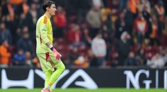 VIDEO: Nevídaný moment v Turecku. Brankár skóroval z obrovskej diaľky a priblížil svoj tím k záchrane