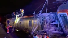 VIDEO: Obrovská tragédia. Po vykoľajení dvoch vlakov v Španielsku zomrelo najmenej 39 ľudí