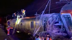VIDEO: Obrovská tragédia. Po vykoľajení dvoch vlakov v Španielsku zomrelo najmenej 39 ľudí