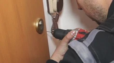 Dôchodcovia sa boja o svoju bezpečnosť, mesto preto prišlo s nápadom, ktorý poznáme z minulosti