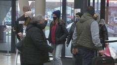 Zlatá nedeľa tento rok nebude. Pre opatrenia sa ľudia húfne snažia dokúpiť, čo im ešte chýba