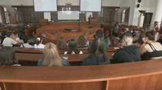 Snažia sa udržať študentov na Slovensku. Mladí môžu dostať rôzne motivačné štipendiá