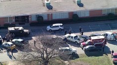 Na strednej škole v Texase postrelil tínedžer tínedžerku